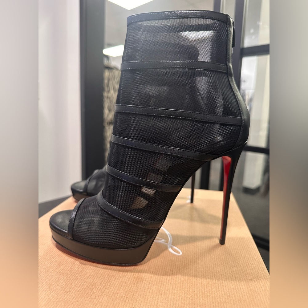 Christian Louboutin Sz 41 NIB DOUX VOILE 120 Mesh Open Toe Bootie